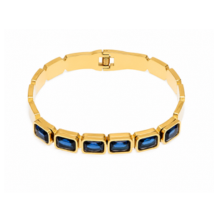 Cassie Bangle