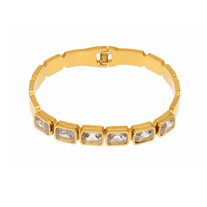 Cassie Bangle